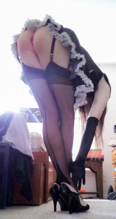 sarisstg:It’s been a while since I wore my maid outfit. So...