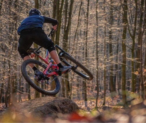An epic early springtime shot from @janis_mtb! Rider...