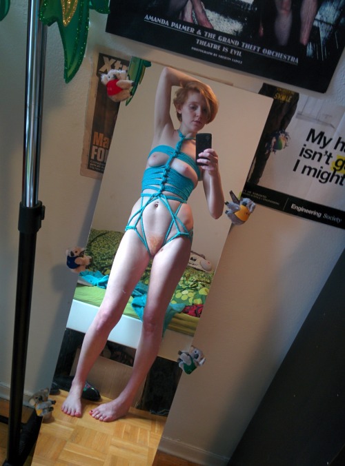 avery-vulpes - I tied myself up today! If you wanna see more...