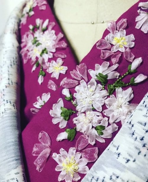 tanuki-kimono - Cherry blossoms ribbon embroidery for this lovely...