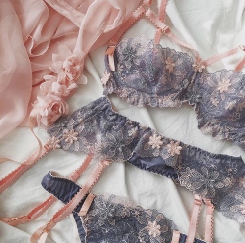 thelingerielovely - Appliqué perfection from Na Na Underwear