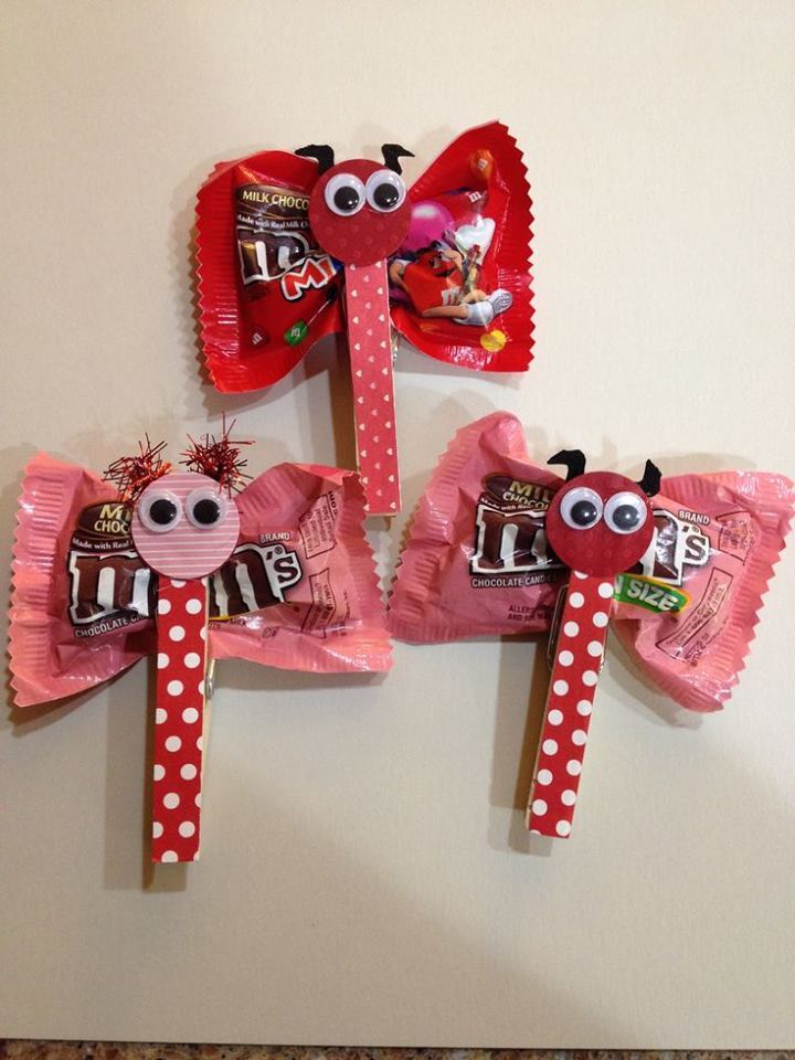 Valentine Clothespin M&M butterflies More Cute Valentine DIY Projects: bit.ly/1su0j7u You will need: - Clothes pins - Washi tape - Googly eyes - Fun size bagged candy - Glue...