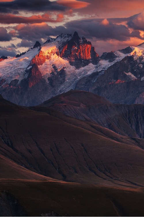 sundxwn:The Mountainsby Sven Müller