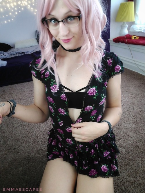 emmaescapes - someone got me a pink wig and I *love* it