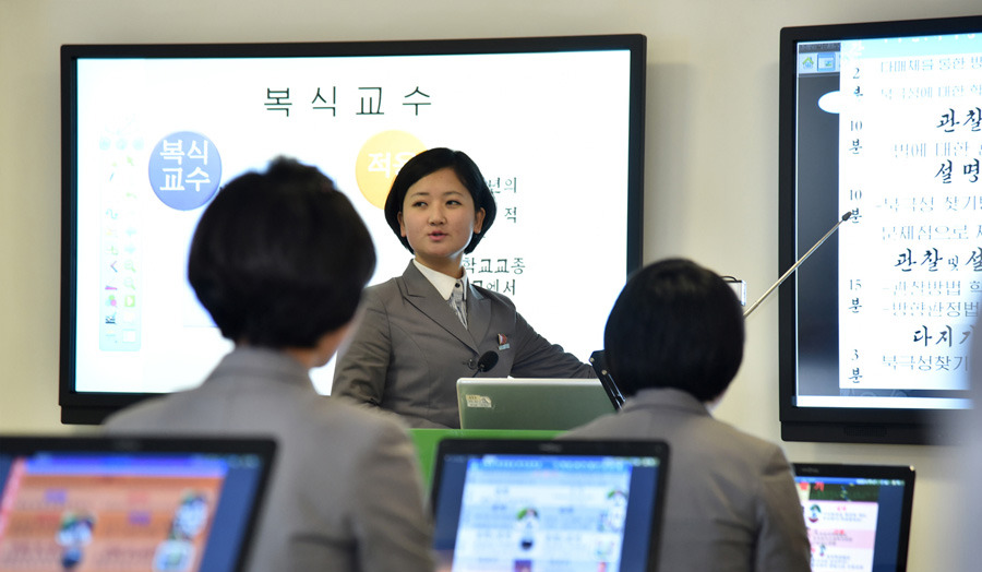 Немного КНДР Преподаватели, студенты, Пхеньянского, педагогического, колледжа, стремятся, расширить, возможности