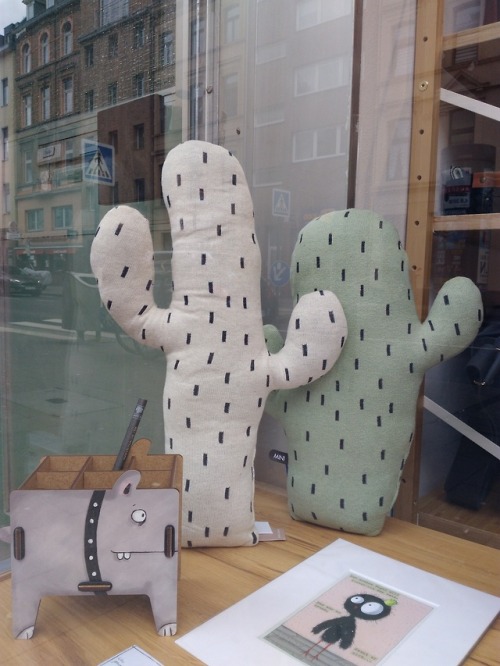 cuddly cactus couple :) - real hipster stuff