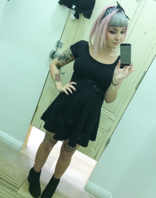 arachniesuicide - Felt okay about myself today so I went clothes...