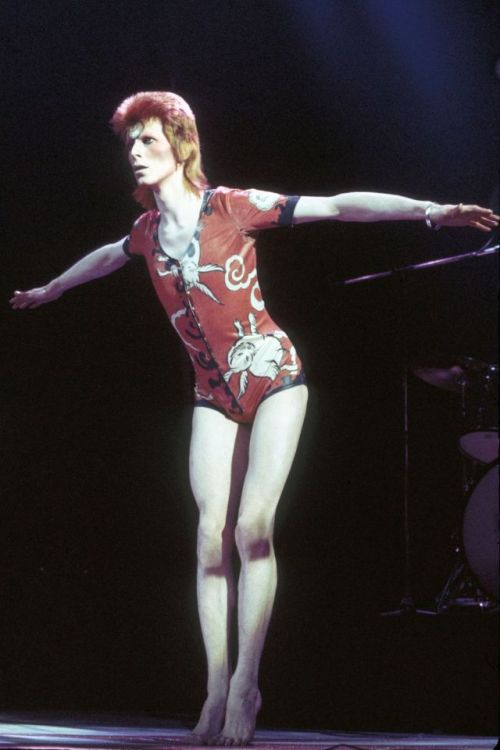 vintageeveryday - 28 David Bowie’s most memorable fashion...