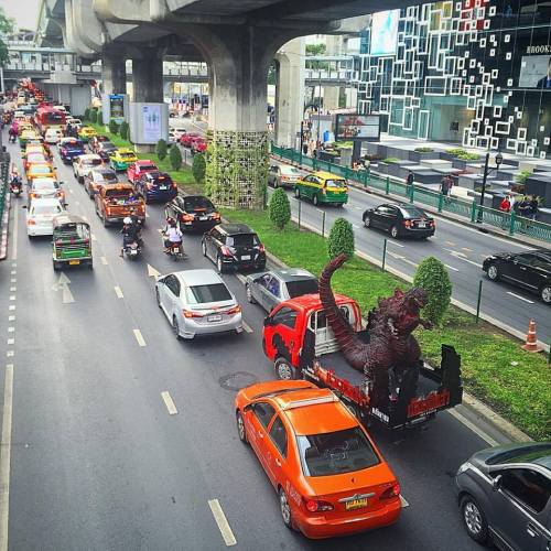 astoundingbeyondbelief - Godzilla takes a drive through Bangkok.