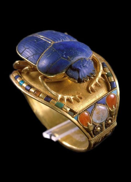 grandegyptianmuseum:Scarab bracelet excavated from the Tomb...