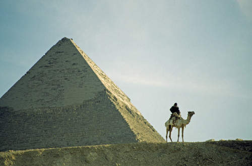 grandegyptianmuseum - Summit of the pyramid of Khafre at Giza
