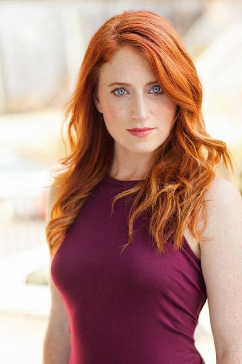 hellyeahredheads:Staring contest