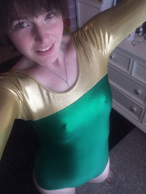 theonepieceswimsuit:Favourite cosplayer in shiny leotards