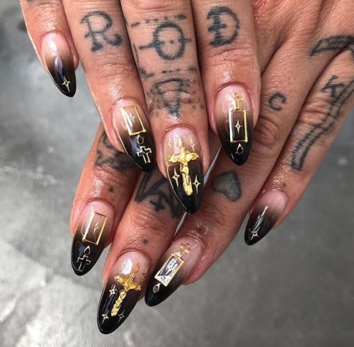 thescorpiosfinest - airbrush nails by @nailjerks on instagram