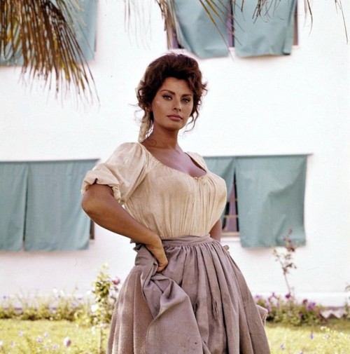 miss-vanilla - Sophia Loren during filming “Madame Sans-Gêne”,...