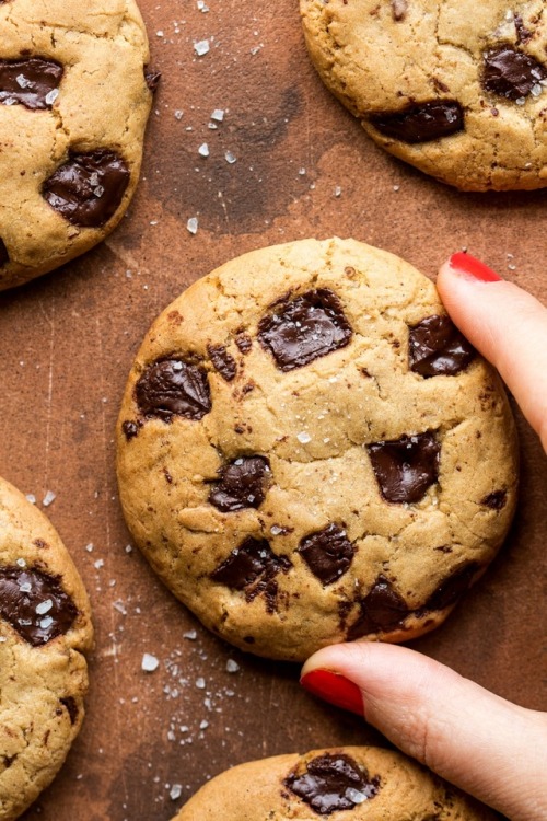 Vegan chocolate chip cookiesFollow Me @FlirtyDesserts for more...