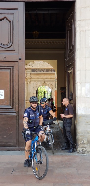 onehundredpercentlust:French cops on bikes