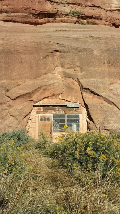 gravityshift:Old cottage built into the canyon wall. Monticello,...