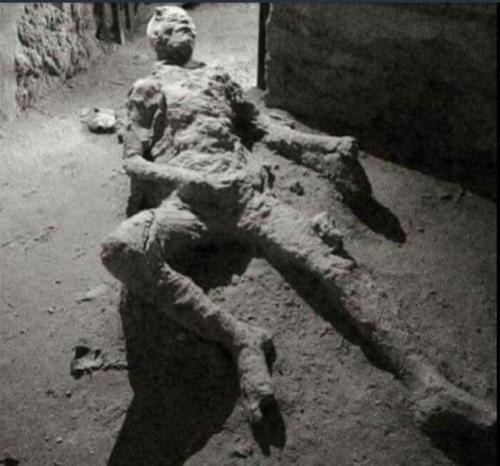 historicaltimes - Masturbating man, Pompeii, 79 CE via reddit...