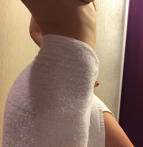 xlucipurr666 - Feelin pretty in my towel 
