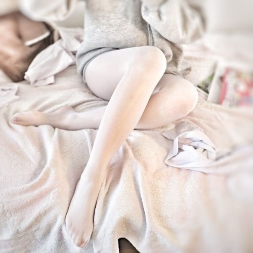 nearsummer - #美脚 #美足 #丝袜 #pantyhose #nylon #legs #sexyfeet...