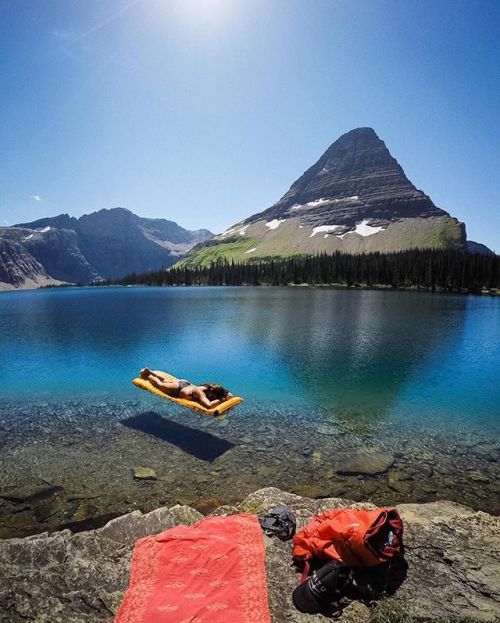 tentree - Crystal clear waters in Glacier National Park 