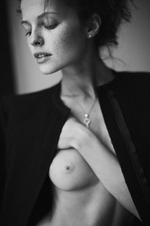 sweet–violettes - by Dmitry Chapala