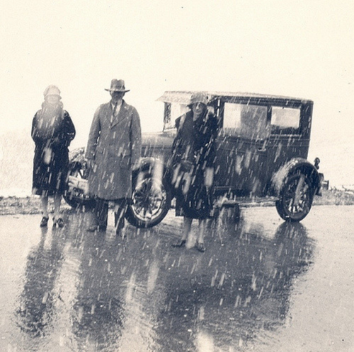 yesterdaysprint - Snowy day, November 1929
