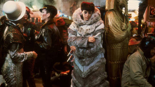 astromech-punk - 2019 Fashion - on set pictures - Blade Runner...