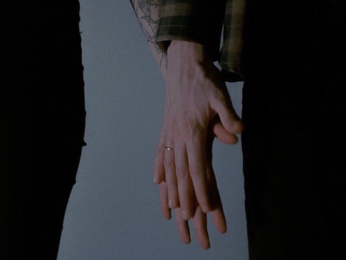 bloody-hands-veins - Hold my hand