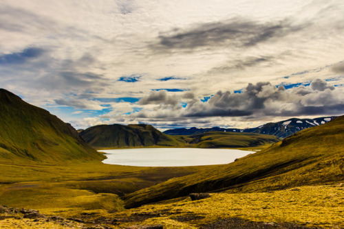 nature-hiking - Down to the lake - Hellismannaleið trail,...