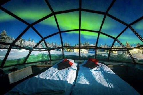 brookbooh:The World’s Top Hotel for Viewing Northern...