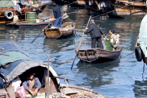 vintageeveryday - Beautiful photographs of Hong Kong in 1975 by...