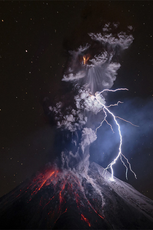 Colima Volcano in Mexico, powerful explosion and lightning