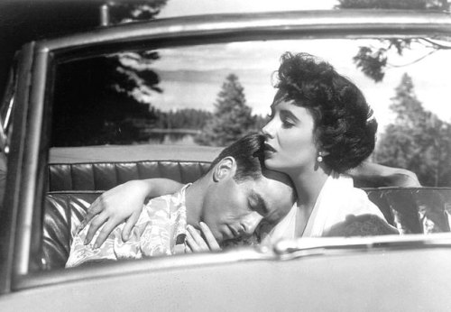 toxicbeeauty:wehadfacesthen:Elizabeth Taylor and Montgomery...