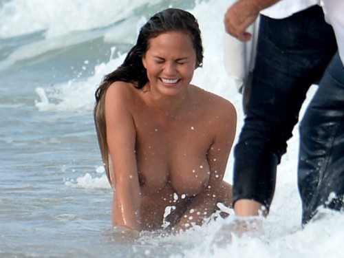 donottagphotos - Chrissy Teigen toppless in the water