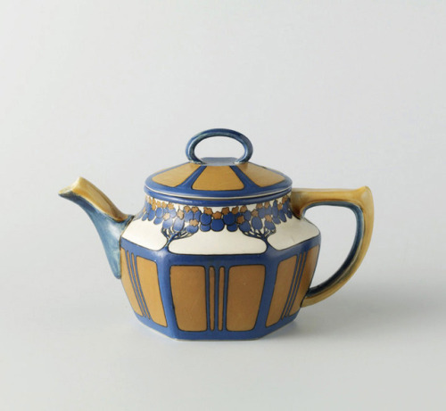 design-is-fine - Villeroy & Boch, Tea service, 1911-12....