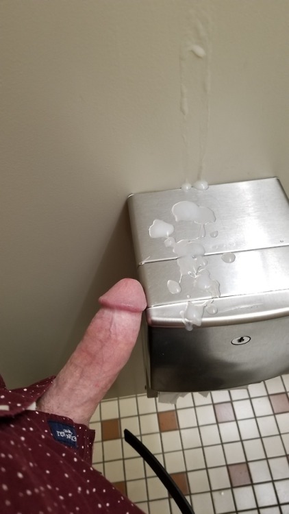 thickcockfan - Decided to sperm my load in the bathroom for the...
