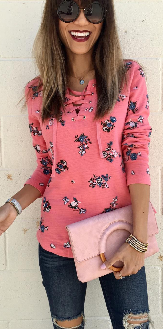 16 Most Trendy Summer Outfits to Try Right Now - #Fashion, #Styles, #Outfitideas, #Fashionistas, #Streetwear My clutch is only $25!! Do you see my girl marissagraffam in my sunnies?? She's often the gal behind the camera hehe!!! Rocking lots of pink...which I'm starting to do more!! This floral top is cute and practicalAnd clutch can be taken from day to night!! Shop it all by following me in the free   app!! You can also click the link in my bio and no sign up is neededWearing xs in top. HAPPY FRIDAY BEAUTIFUL PEOPLE!!!