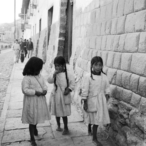 nativefaces - Three young girls in the streets of Cuzco, ancient...