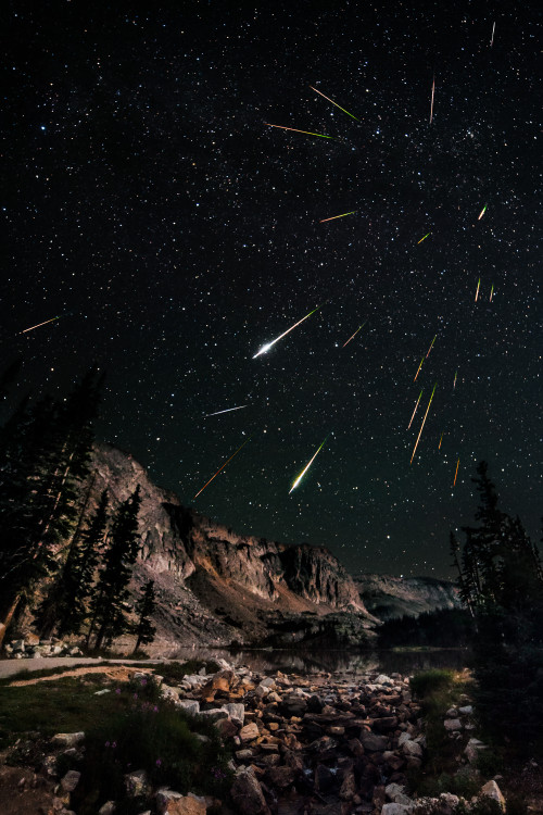 space-wallpapers - Snowy Range Perseids (phone)Click the image...