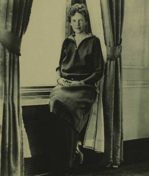 vintage-juene-femme - the1920sinpictures - 1928 portrait of Amelia...