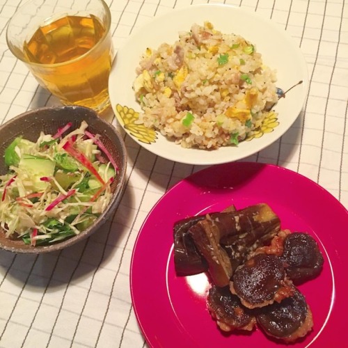 久し振りの我が家晩飯椎茸の肉詰め、茄子、焼飯#japanesefood #dinner...