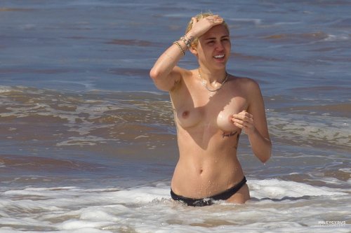 toplessbeachcelebs - Miley Cyrus (Singer) swimming topless in...