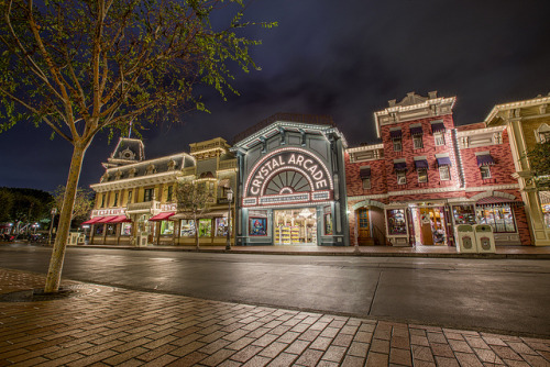 chef-mickeys - Main Street USA by Crustopher on Flickr.