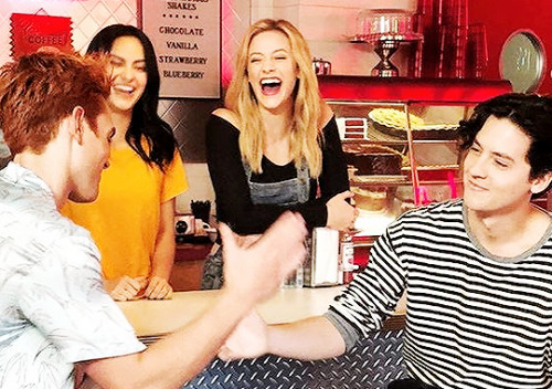 sprouseharts:Riverdale cast behind the scenes for Netflix promo...