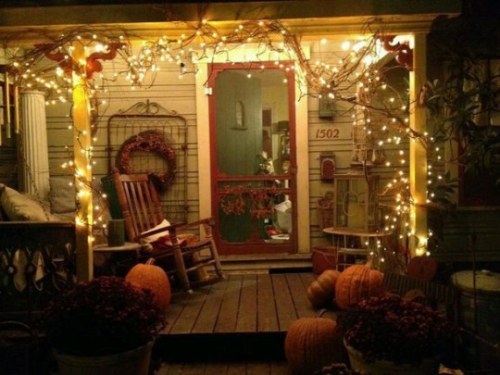 halloweenatdusk:There’s nothing better than lit porch on a dark...