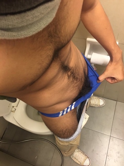 itsonlypubes - What’s in your Speedo?