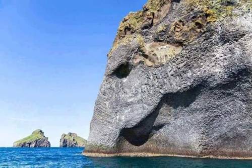 fisnikjasharii - Naturally Erupted Elephant Rock in Heimaey in...