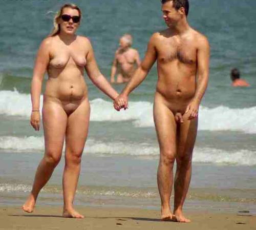 i-am-nude-by-nature - Beach couple